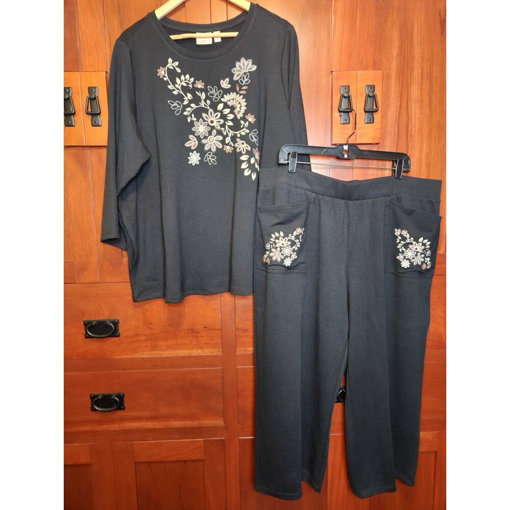 Logo Lori Goldstein LIFE Embroidered Floral Lounge Pajama Set black & Gold 2x